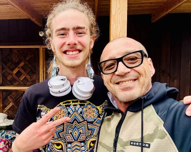 Two friends with headphones